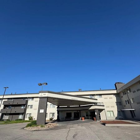 Hotel Wingate By Wyndham Lincoln Airport East Exterior foto