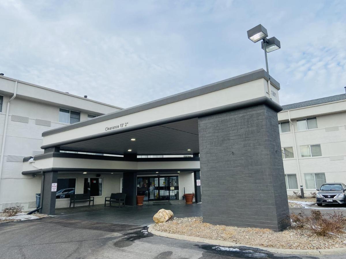 Hotel Wingate By Wyndham Lincoln Airport East Exterior foto