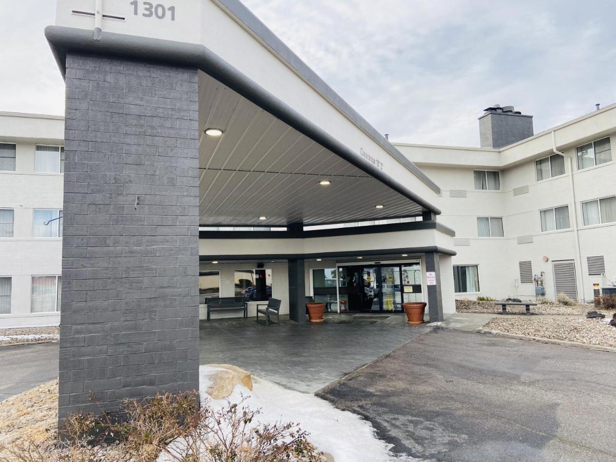 Hotel Wingate By Wyndham Lincoln Airport East Exterior foto