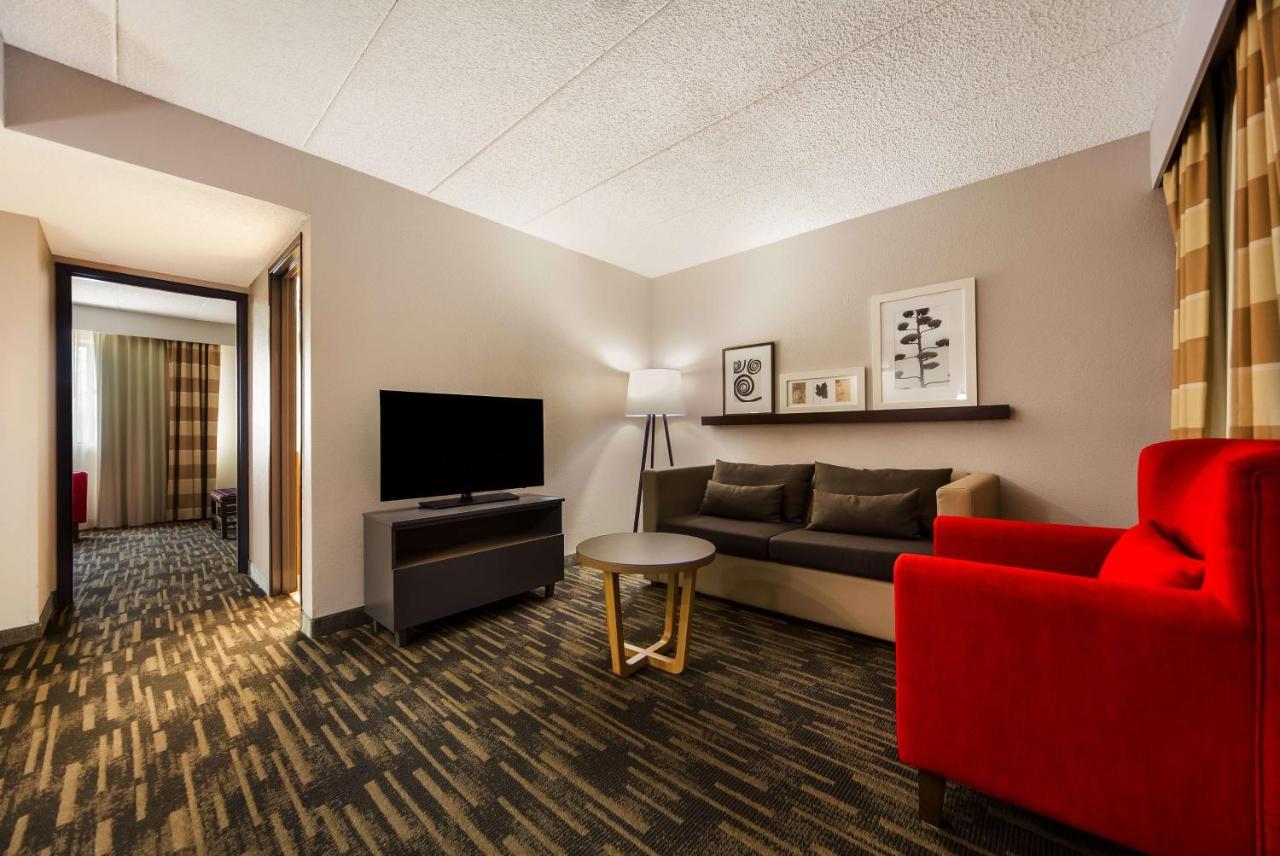 Hotel Wingate By Wyndham Lincoln Airport East Exterior foto