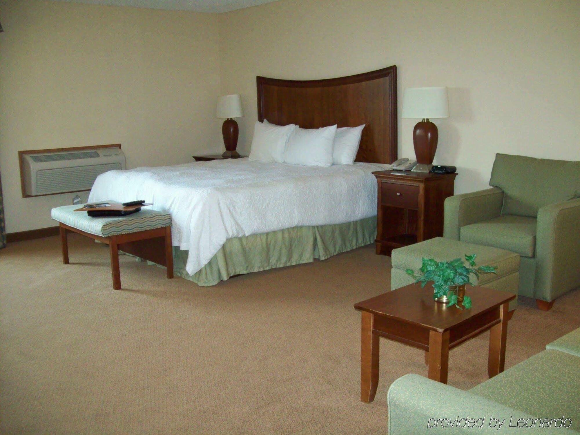 Hotel Wingate By Wyndham Lincoln Airport East Exterior foto